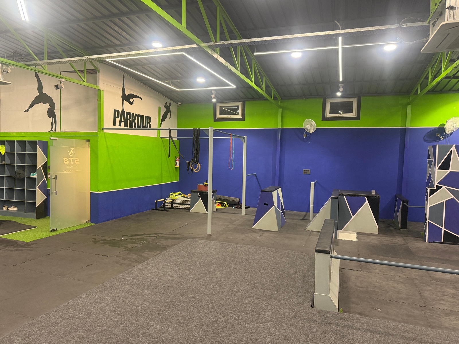 Pull-up bars and rings at ST8